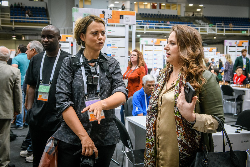 Fotógrafa Maria Emelianova con Judit Polgar  | Foto: Mihal Walusza (FIDE)